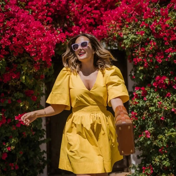 BANANA REPUBLIC  Open Back Mini Dress Sz 2 Yellow w/ Pockets, Classic Cocktail - Picture 4 of 12